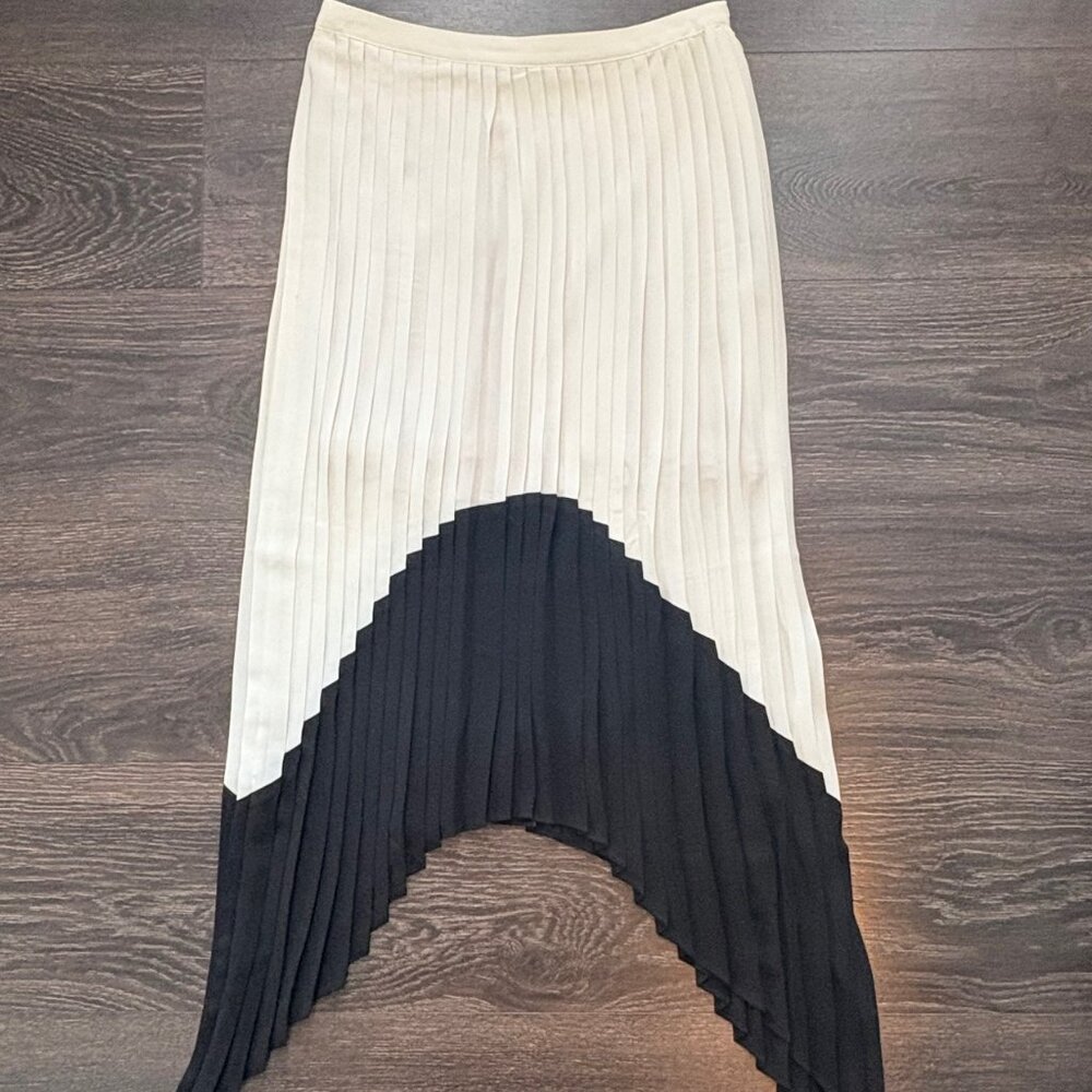 NWT Express Black & White Pleated Midi Skirt Size 4 Small Accordion Vintage